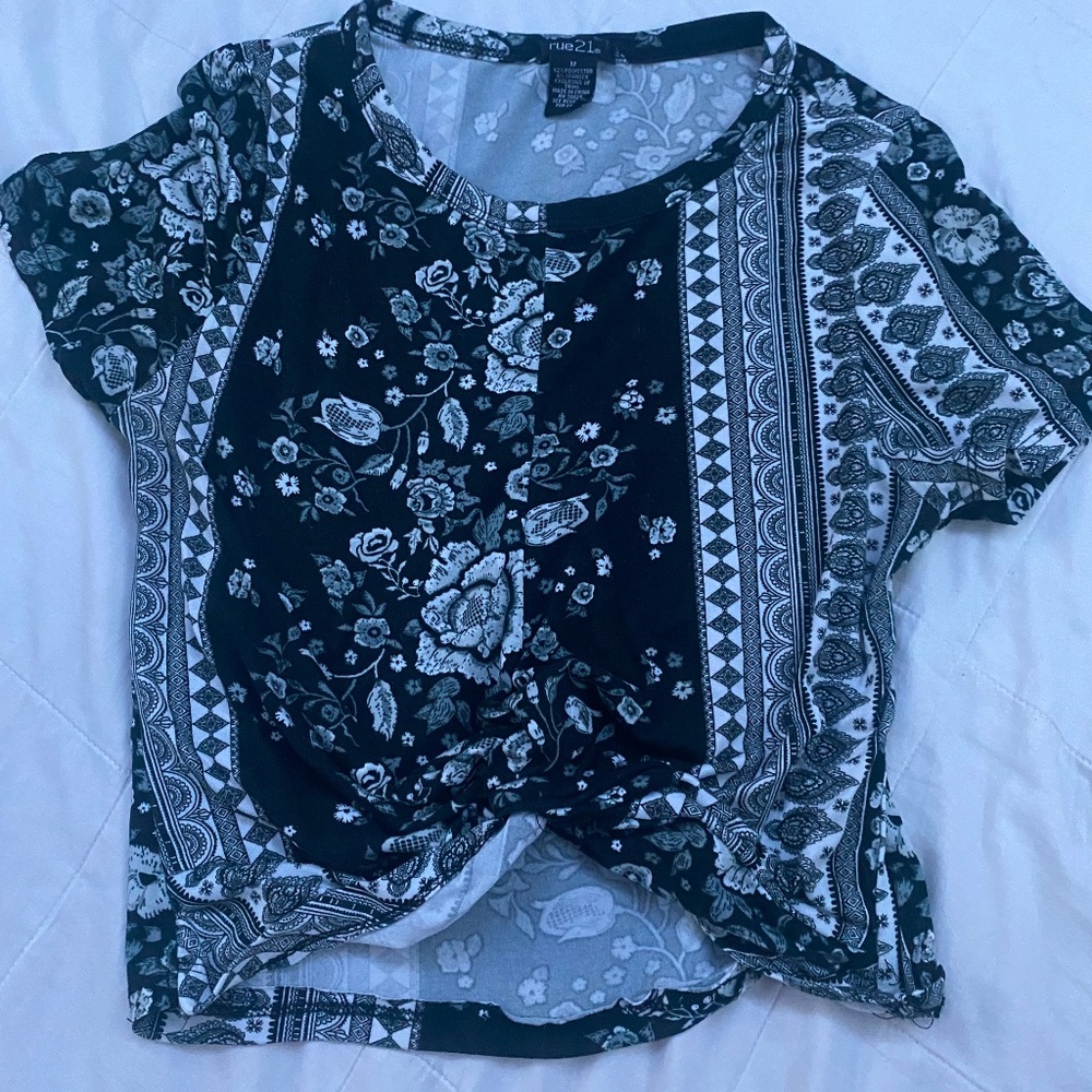 Floral Cropped Top w/ Cute Tie at front/center